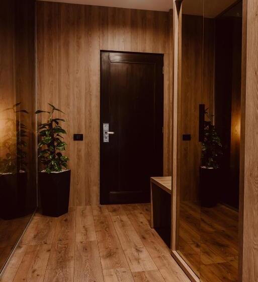 استودیوی لوکس, Boutique Hotel Cattaleya