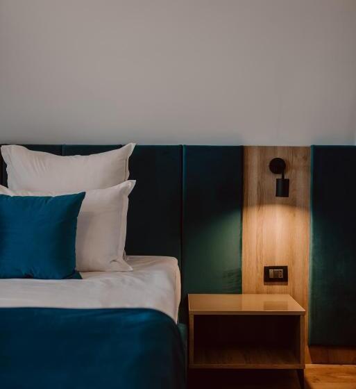 استودیوی لوکس, Boutique Hotel Cattaleya