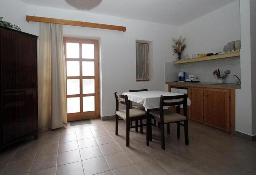 آپارتمان 1 خوابه با تراس, Vöröskő Apartmanház