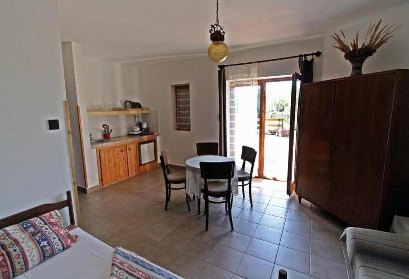 آپارتمان 1 خوابه همکف, Vöröskő Apartmanház