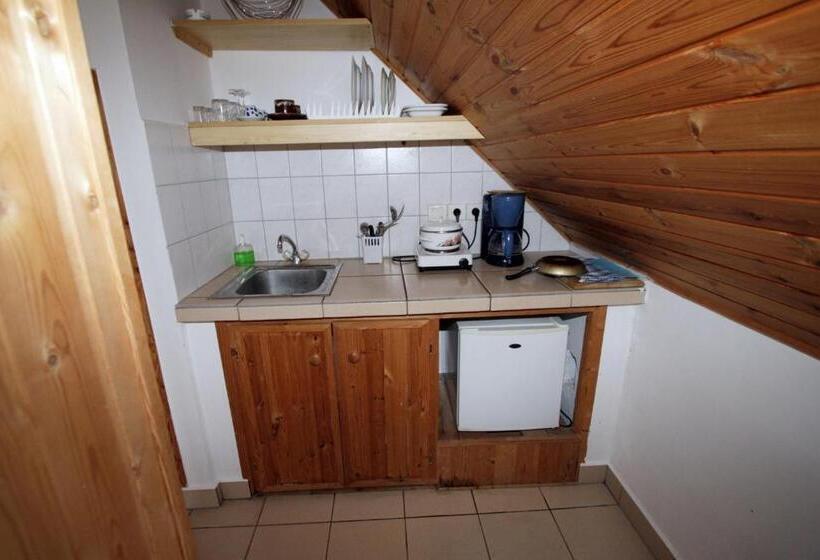 1 Bedroom Apartment Lake View, Vöröskő Apartmanház