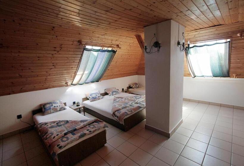 آپارتمان 1 خوابه با چشم‌انداز, Vöröskő Apartmanház