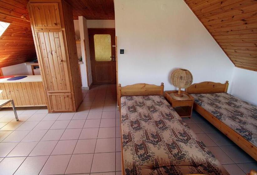 1 Bedroom Apartment Lake View, Vöröskő Apartmanház