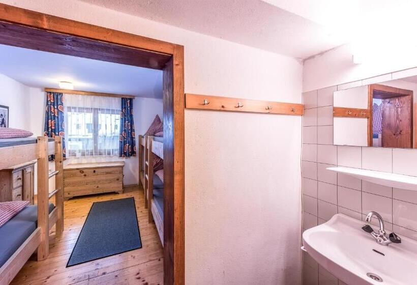 اتاق خانوادگی با سرویس بهداشتی مشترک, Berggasthof Biberg