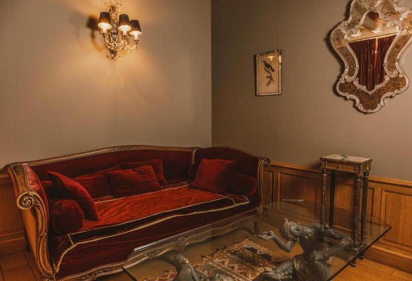 سوییت, La Maison De Lucie