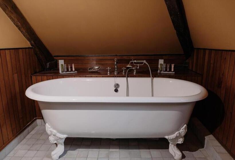 سوئیت پنت هاوس, La Maison De Lucie