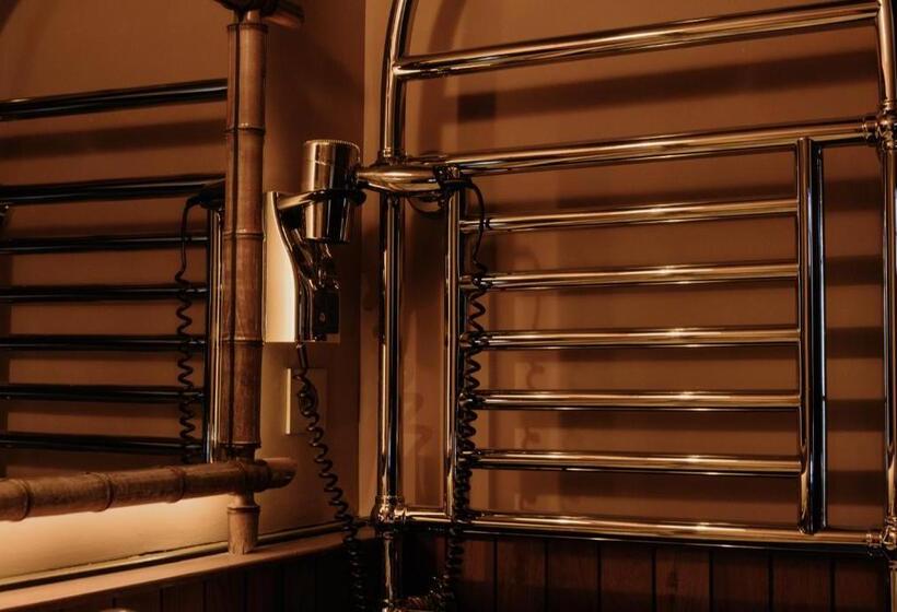 سوئیت پنت هاوس, La Maison De Lucie
