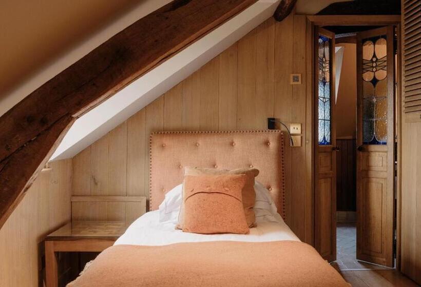 سوئیت پنت هاوس, La Maison De Lucie