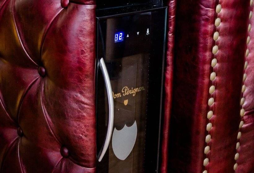 اتاق لوکس, Lobby