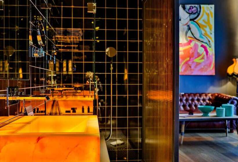 اتاق لوکس, Lobby