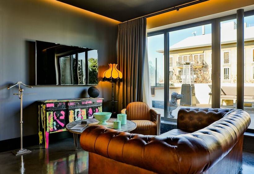 اتاق پنت هاوس, Lobby