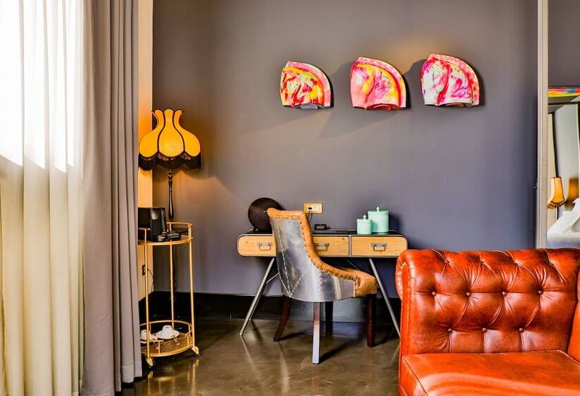 اتاق پنت هاوس, Lobby