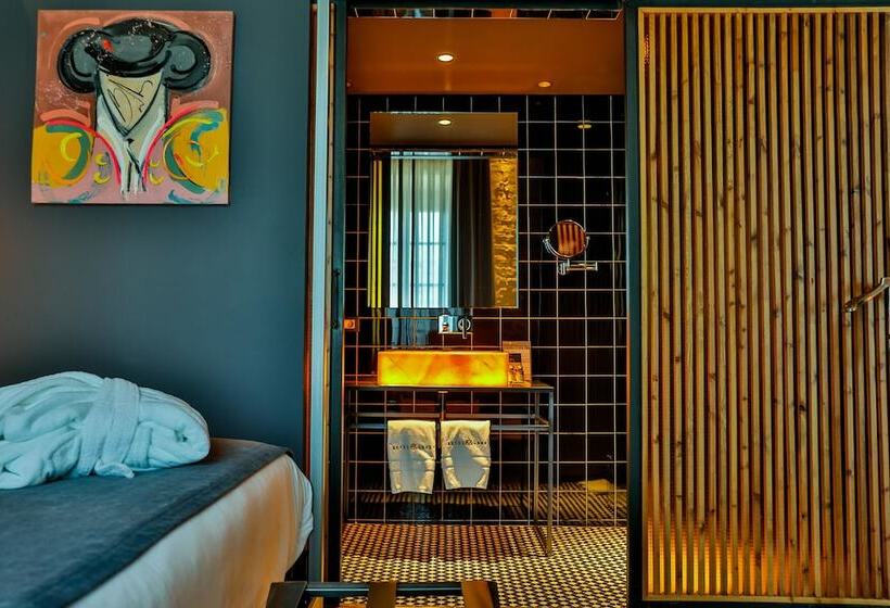 اتاق لوکس, Lobby