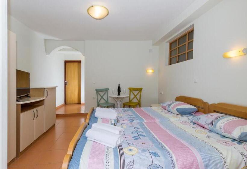 اتاق استاندارد, Bitrak Guest House