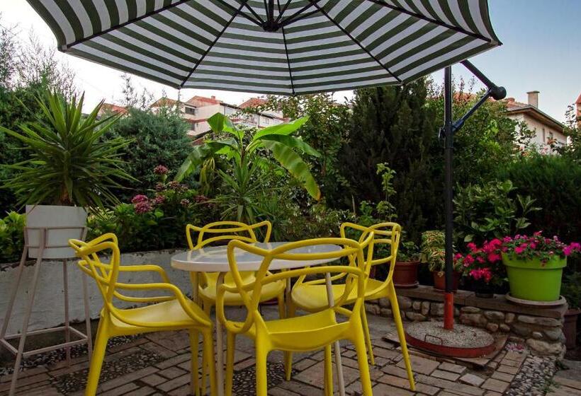 استودیو استاندارد با تراس, Bitrak Guest House
