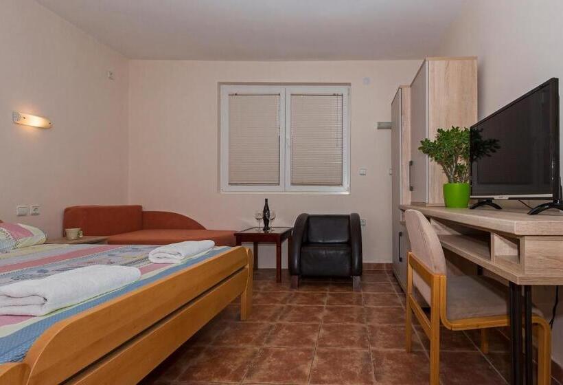استودیو استاندارد با تراس, Bitrak Guest House