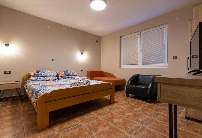 استودیو استاندارد با تراس, Bitrak Guest House