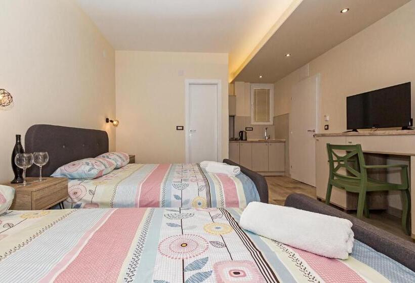 استودیو استاندارد با بالکن, Bitrak Guest House