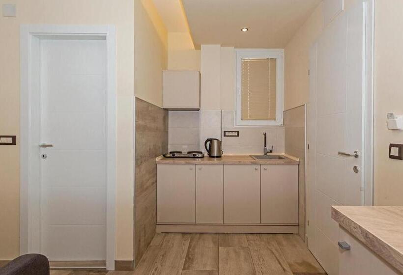 استودیو استاندارد با بالکن, Bitrak Guest House