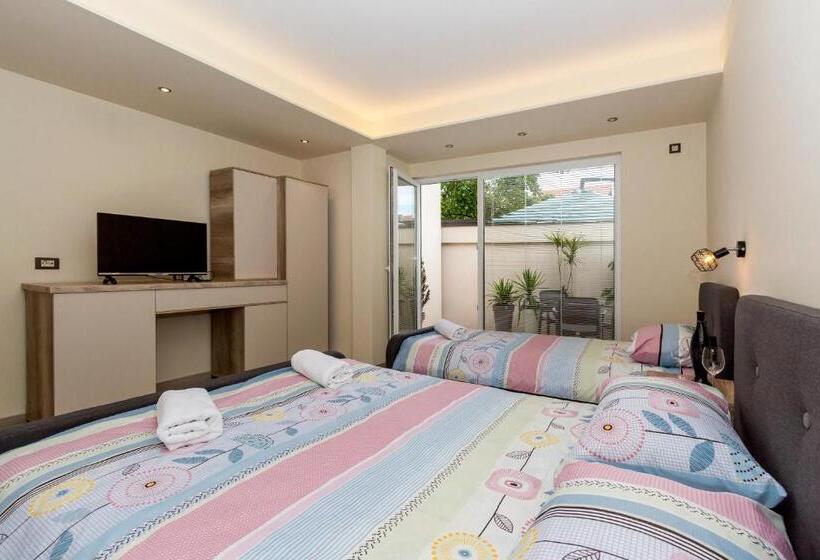 استودیو استاندارد با بالکن, Bitrak Guest House