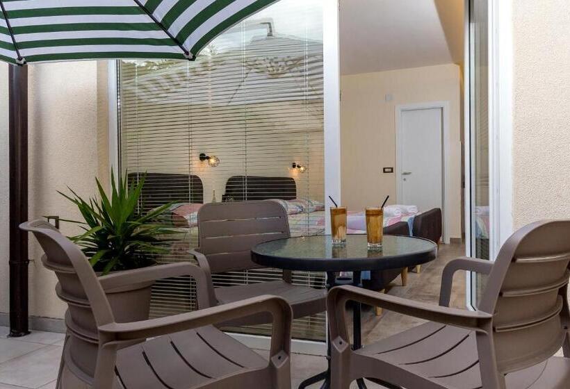 استودیو استاندارد با بالکن, Bitrak Guest House