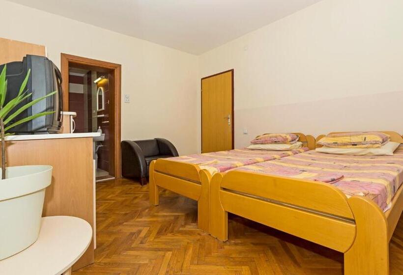 آپارتمان 1 خوابه با چشم‌انداز باغ, Bitrak Guest House