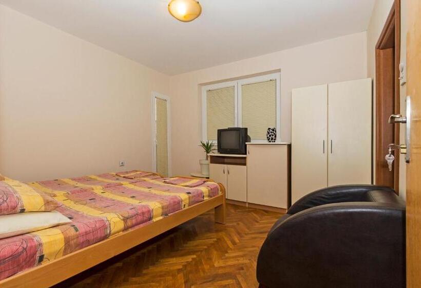 آپارتمان 1 خوابه با چشم‌انداز باغ, Bitrak Guest House