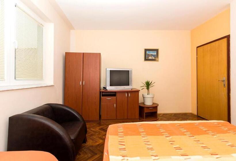 آپارتمان 1 خوابه با چشم‌انداز باغ, Bitrak Guest House