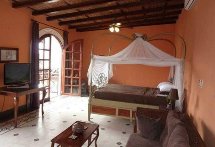 سوییت با چشم‌انداز استخر, Casa Cubana Granada Nicaragua