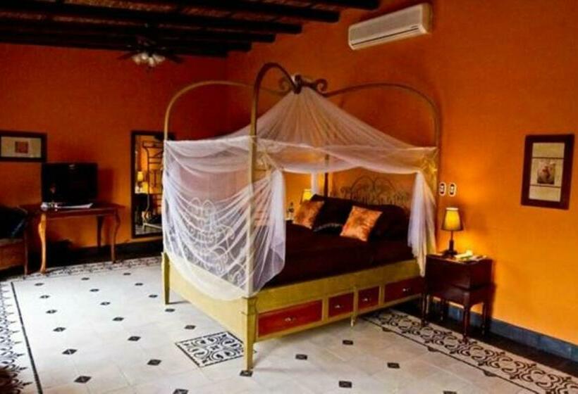 سوییت با چشم‌انداز استخر, Casa Cubana Granada Nicaragua