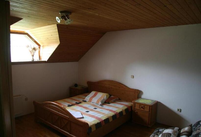 سوئیت با بالکن, Guest House Kveder