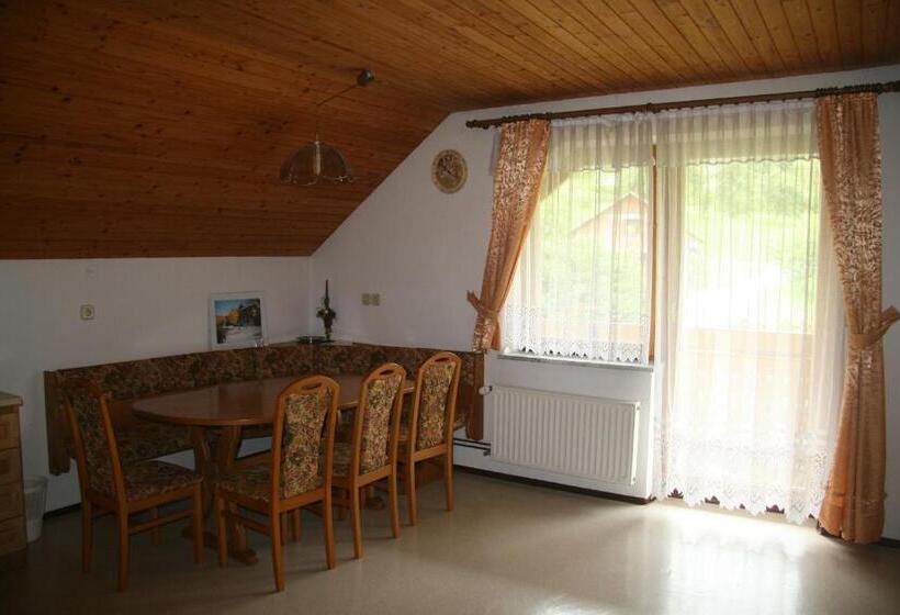 سوئیت با بالکن, Guest House Kveder