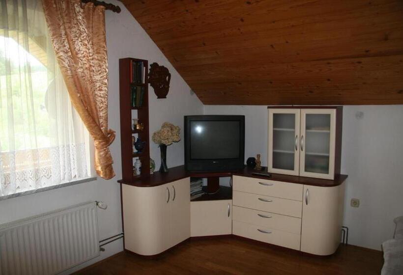 سوئیت با بالکن, Guest House Kveder