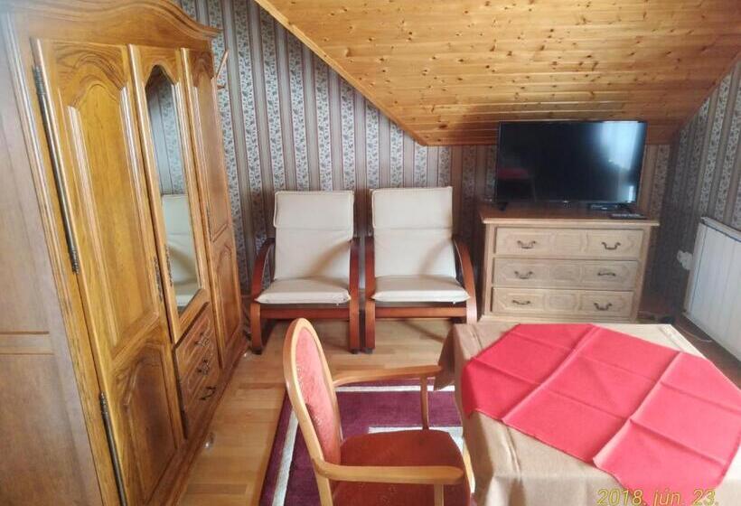اتاق استاندارد با بالکن, Jakab Ház