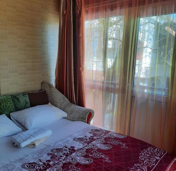 اتاق استاندارد یک تخته با سرویس بهداشتی مشترک, Kitech Guest House