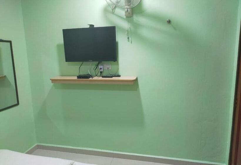 اتاق استاندارد با سرویس بهداشتی مشترک, Leaf Guest House