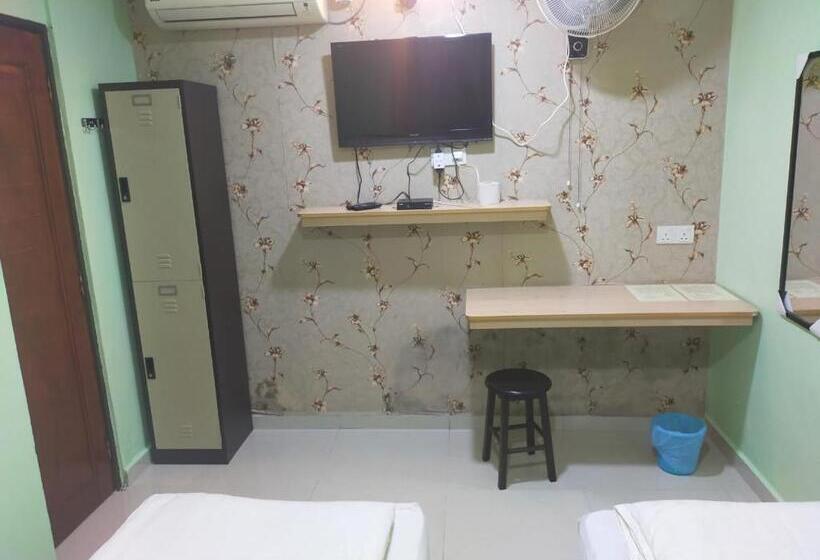 اتاق استاندارد با سرویس بهداشتی مشترک, Leaf Guest House