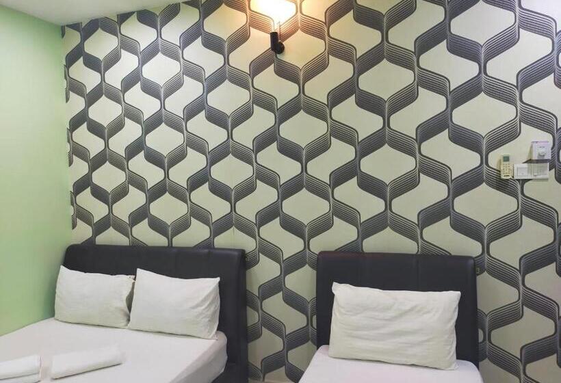 اتاق استاندارد سه نفره, Leaf Guest House