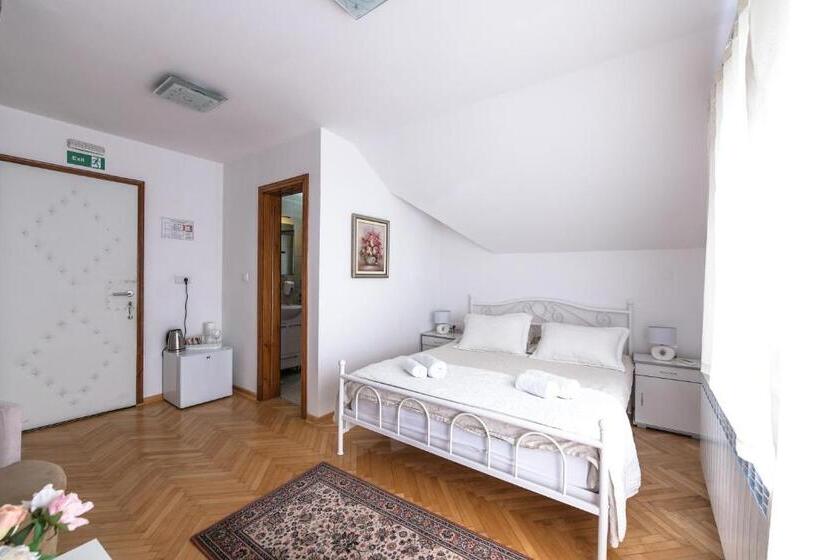 اتاق استاندارد با چشم‌انداز استخر, Sunčani Breg Apartments Vrdnik