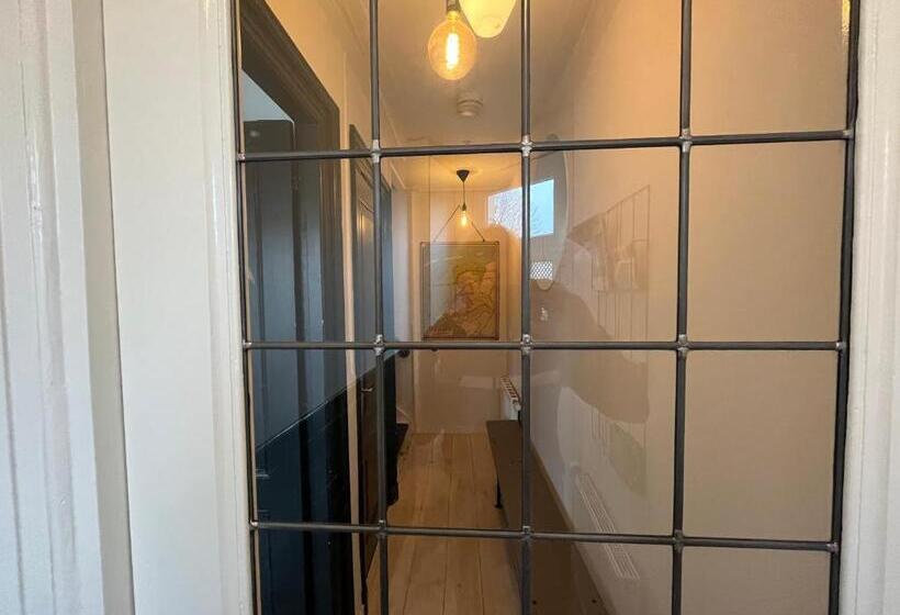 1 Bedroom Apartment with Balcony, Stadslogement Westersingel
