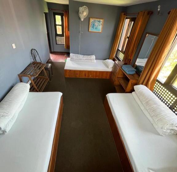 اتاق استاندارد سه نفره, Bhaktapur Guest House