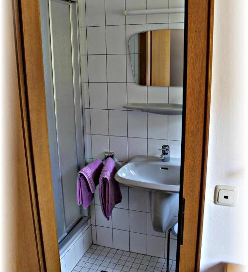 اتاق استاندارد یک نفره, Haus Hartl