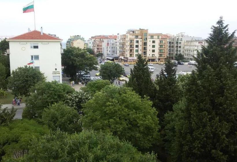 اتاق دوبلکس, Mavrova Guest House