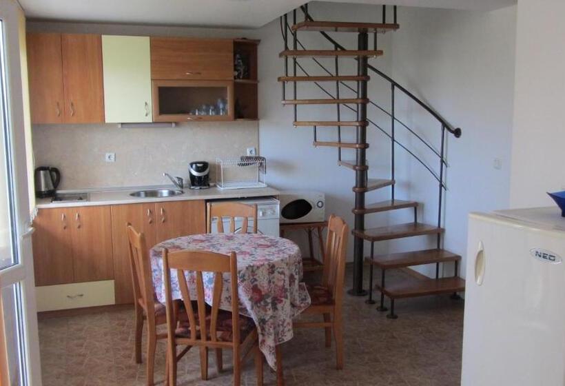 اتاق دوبلکس, Mavrova Guest House