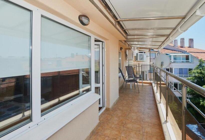 اتاق دوبلکس, Mavrova Guest House