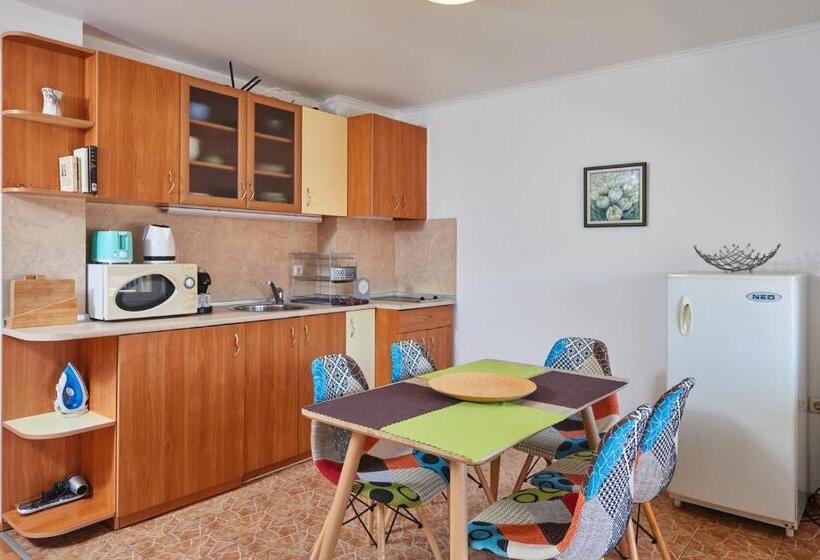 اتاق دوبلکس, Mavrova Guest House