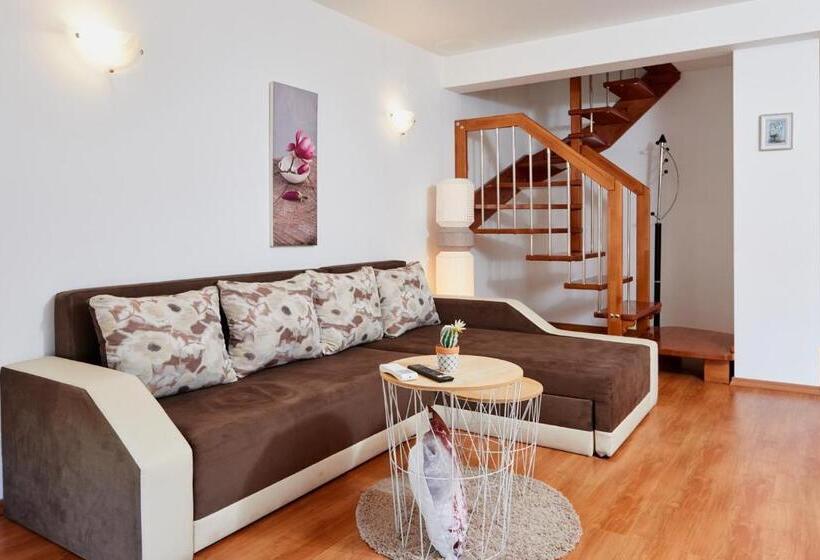 اتاق دوبلکس, Mavrova Guest House