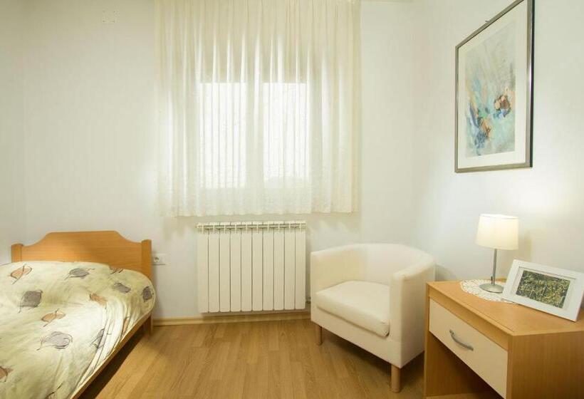 2 Bedroom Apartment Pool View, Valentina Guest House At Pintar Wine Estate