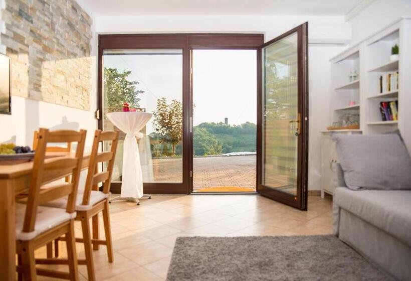 سوییت با چشم‌انداز استخر, Valentina Guest House At Pintar Wine Estate