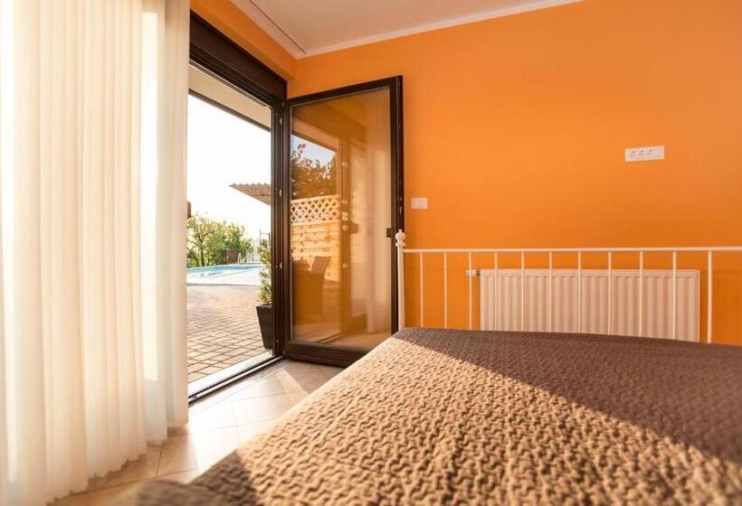 سوییت با چشم‌انداز استخر, Valentina Guest House At Pintar Wine Estate